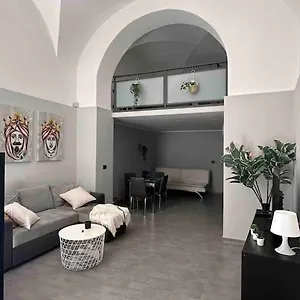 44 Appartamento Aeroporto di Catania Fontana Rossa
